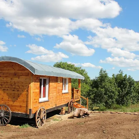 Roulotte Imperiale Perchee- Camping