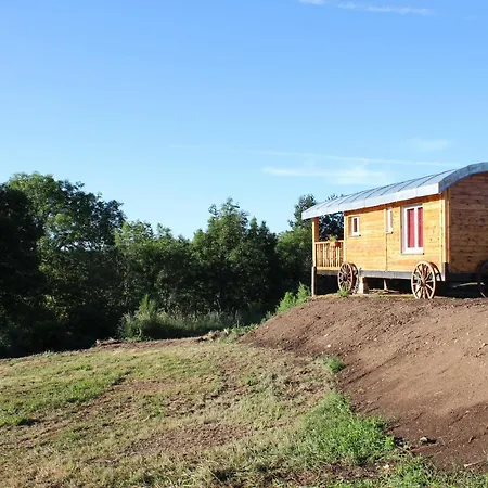 Roulotte Imperiale Perchee- Camping Sembadel