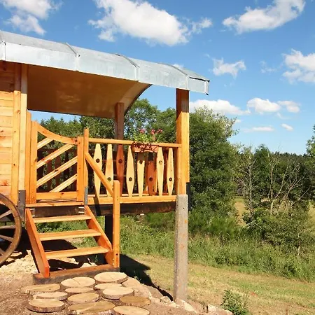 Roulotte Imperiale Perchee- Camping