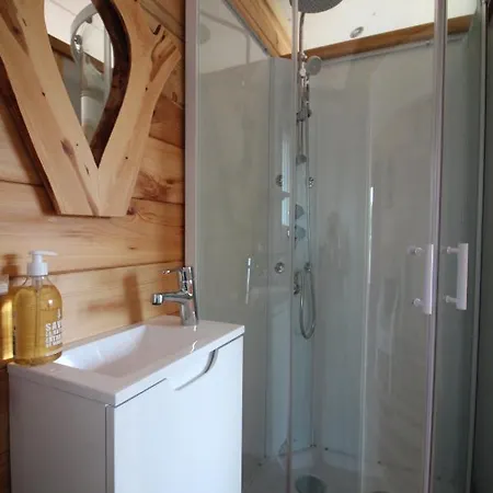 Roulotte Imperiale Perchee- Camping Sembadel