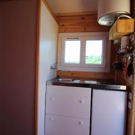 Roulotte Imperiale Perchee- Camping Sembadel