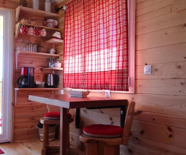 Roulotte Impériale Perchée- Camping *