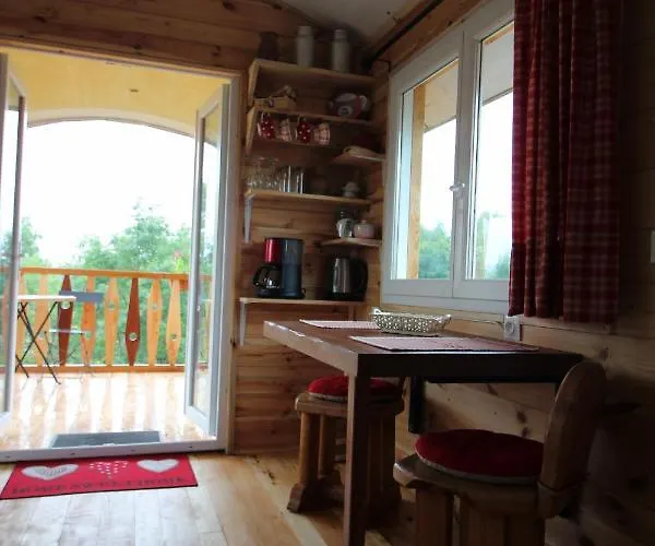 Roulotte Impériale Perchée- Camping