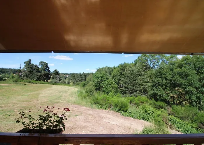 Roulotte Impériale Perchée- Camping Sembadel